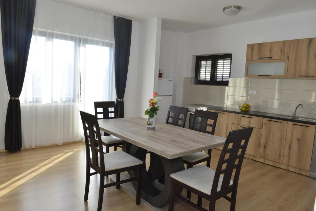 Milosavljevic Apartments Tivat Exterior photo