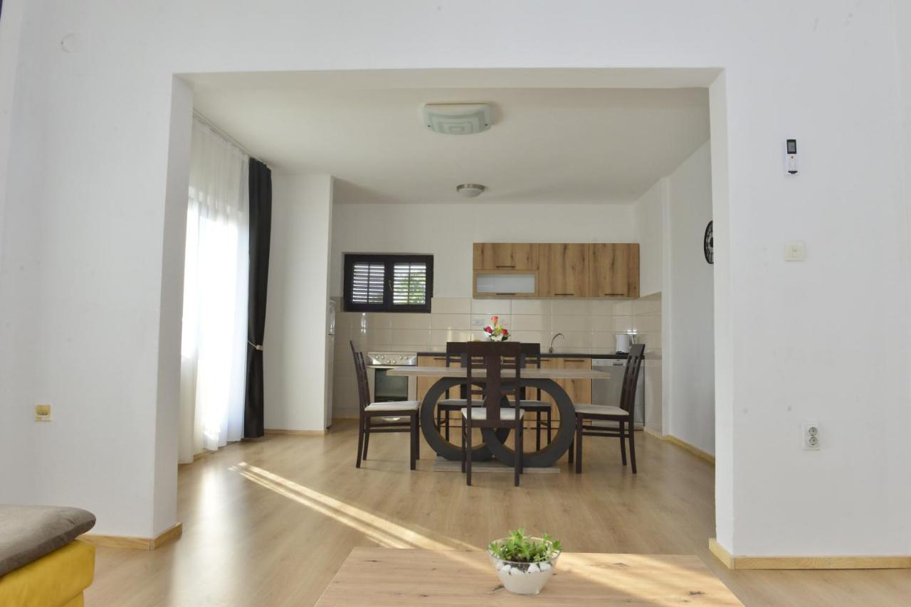 Milosavljevic Apartments Tivat Exterior photo