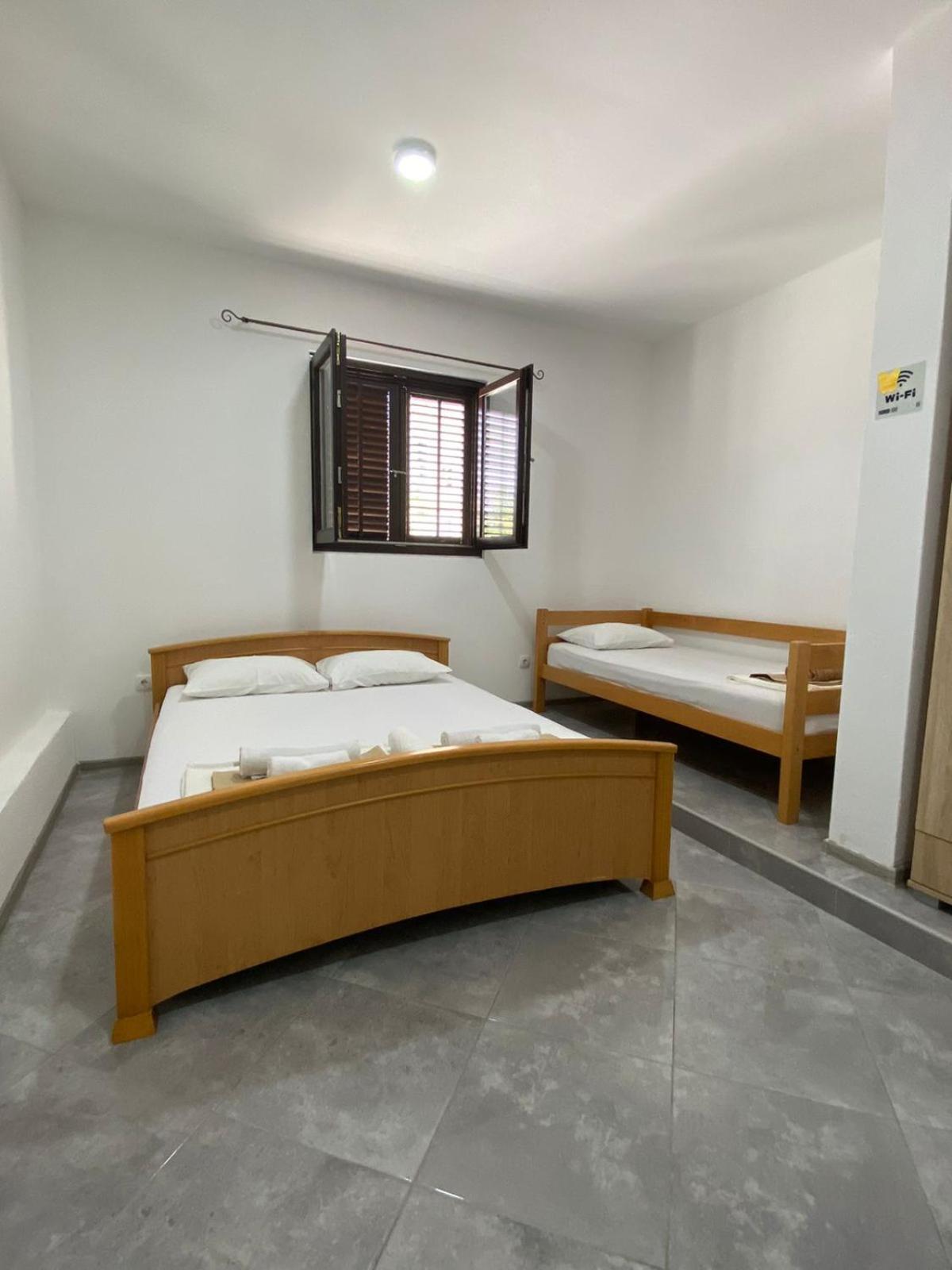 Milosavljevic Apartments Tivat Exterior photo